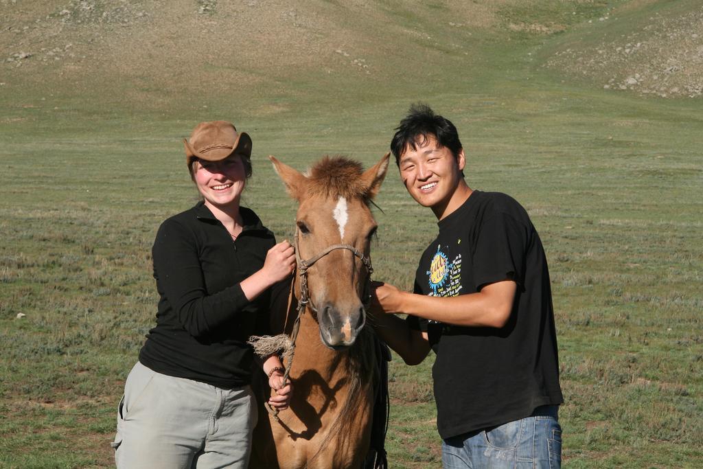 Golden Gobi Hostel & Tours Ulán Bator Exterior foto